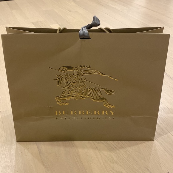 Authentic extra large Burberry paper bag - Picture 11 of 13